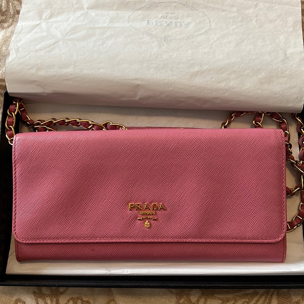 Prada Wallet On chain
